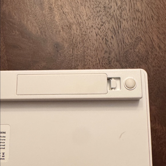 Pink Wireless Keyboard - Picture 5 of 7